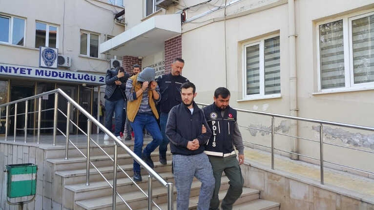 Narkotik Polisi 5 Zehir Tacirini 11 Bin Lira ile Yakaladı
