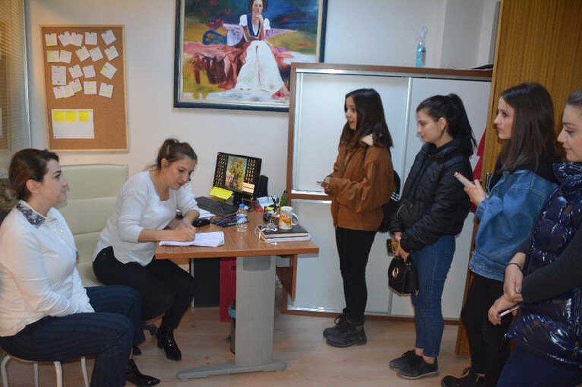 Öğrenciler Kan Bulmak İçin Kapı Kapı Geziyor