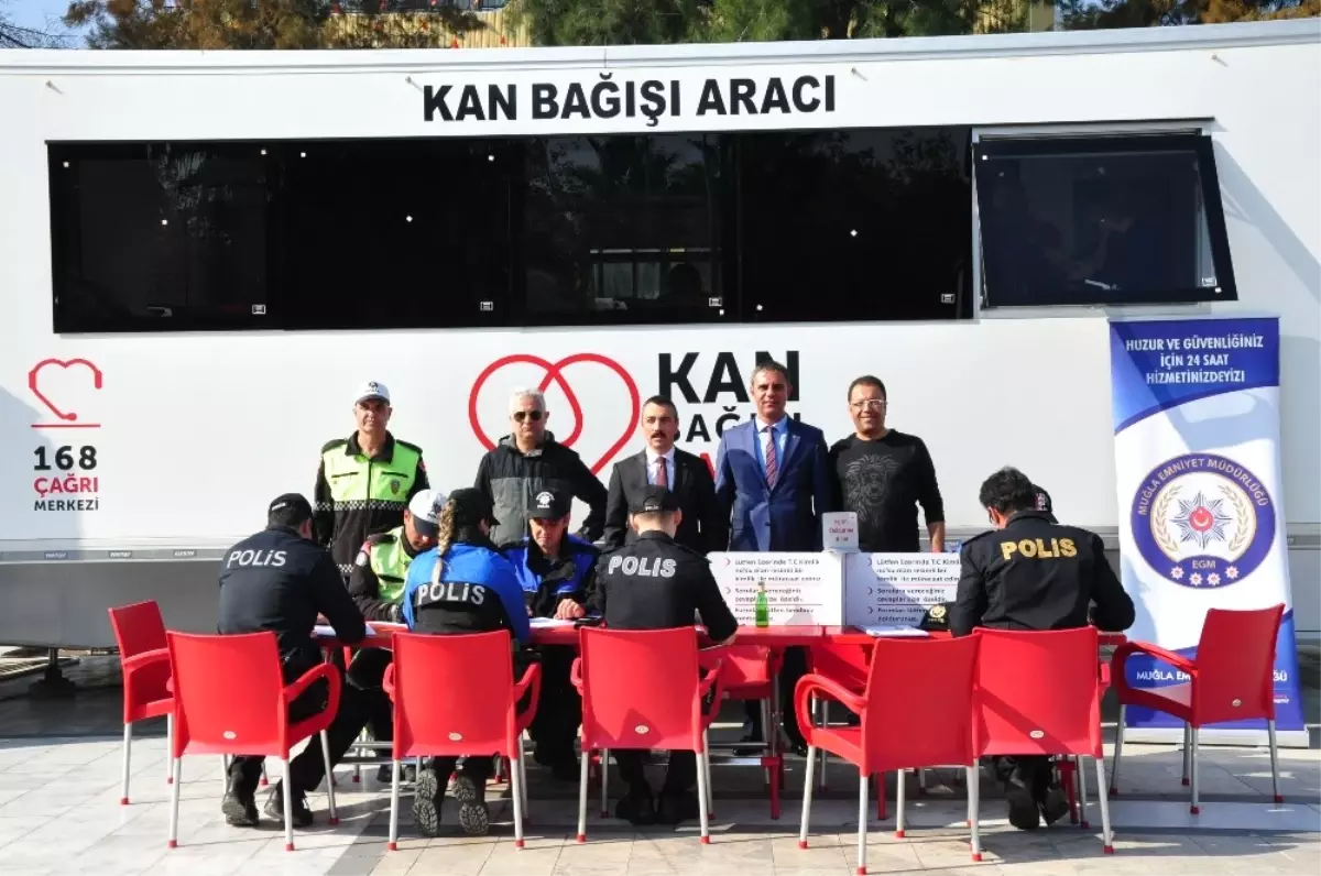 Polislerden Örnek Kan Bağışı