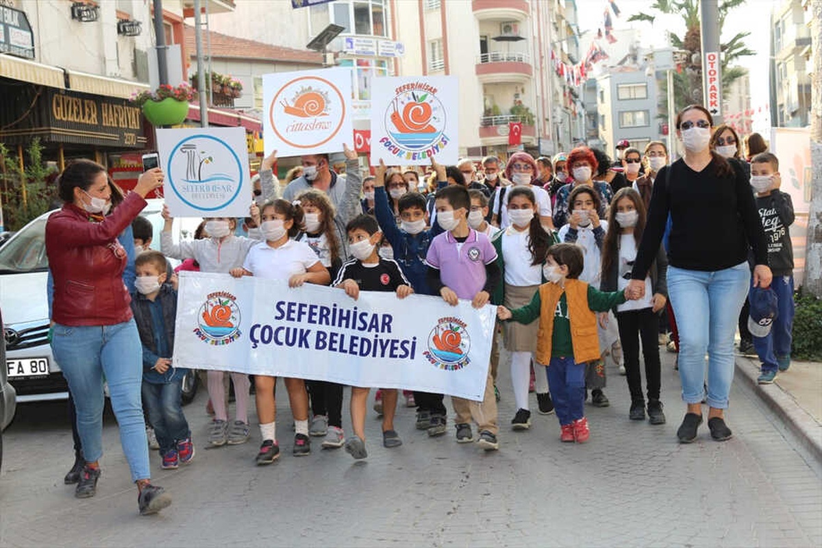 Seferihisar\'da Lösemili Çocuklar İçin Yürüyüş