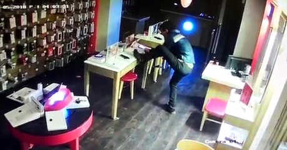Suçüstü Yakalanan Hırsız, Korkudan Kendi Telefonunu da Bıraktı