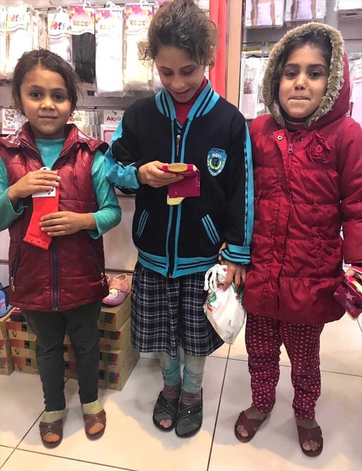 Suriyeli Çocuklara Kaymakam Eşinden Şefkat