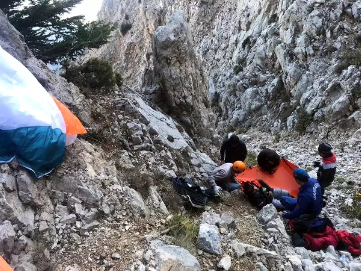 Tahtalı Dağı\'ndan Atlayış Yaptıktan Sonra Düşen Fransız Paraşütçü Kurtarıldı