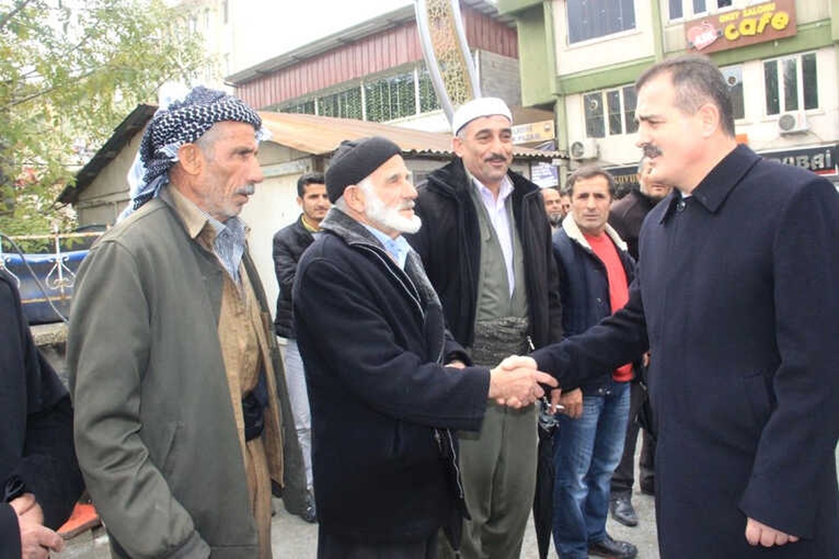 Vali Akbıyık, Yaralıları Ziyaret Edip Esnafın Sorunlarını Dinledi