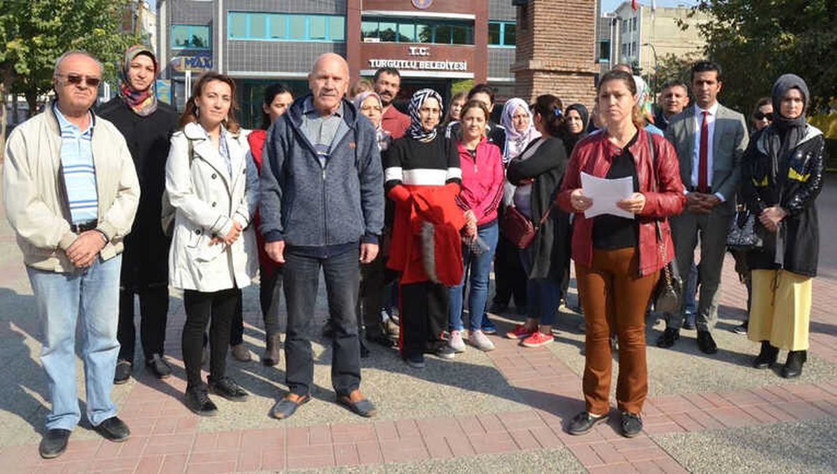 Velilerden Öğrenciyi Darp Ettiği İddia Edilen Öğretmene Destek