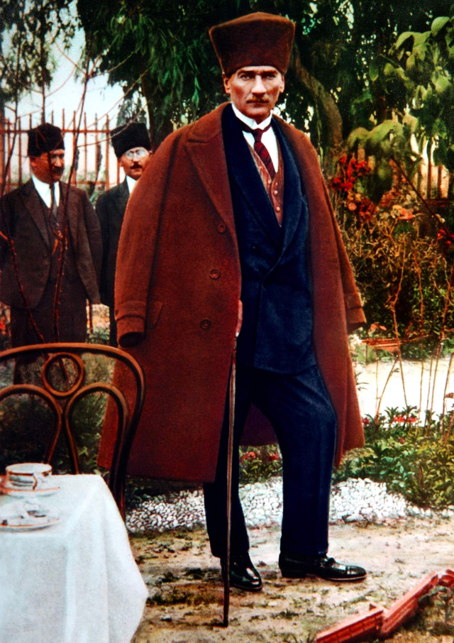 10 Kasım Atatürk'ü Anma Günü Şiirleri! İşte, 2, 4 ve 6 Kıtalık Kısa ve Uzun 10 Kasım Şiirleri