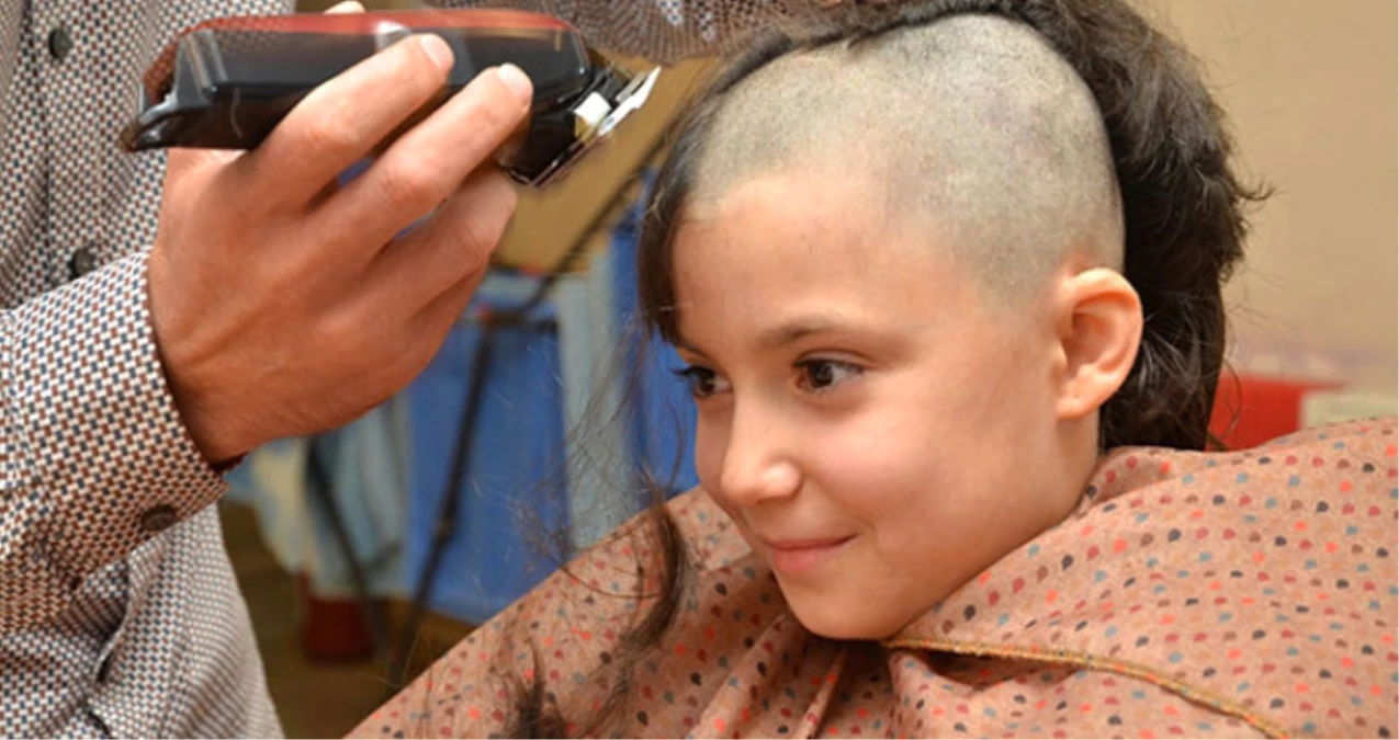 9 Yaşındaki Kız Çocuğu, \'Saçım Saçın Olsun\' Kampanyasına Destek İçin Saçlarını Kestirdi