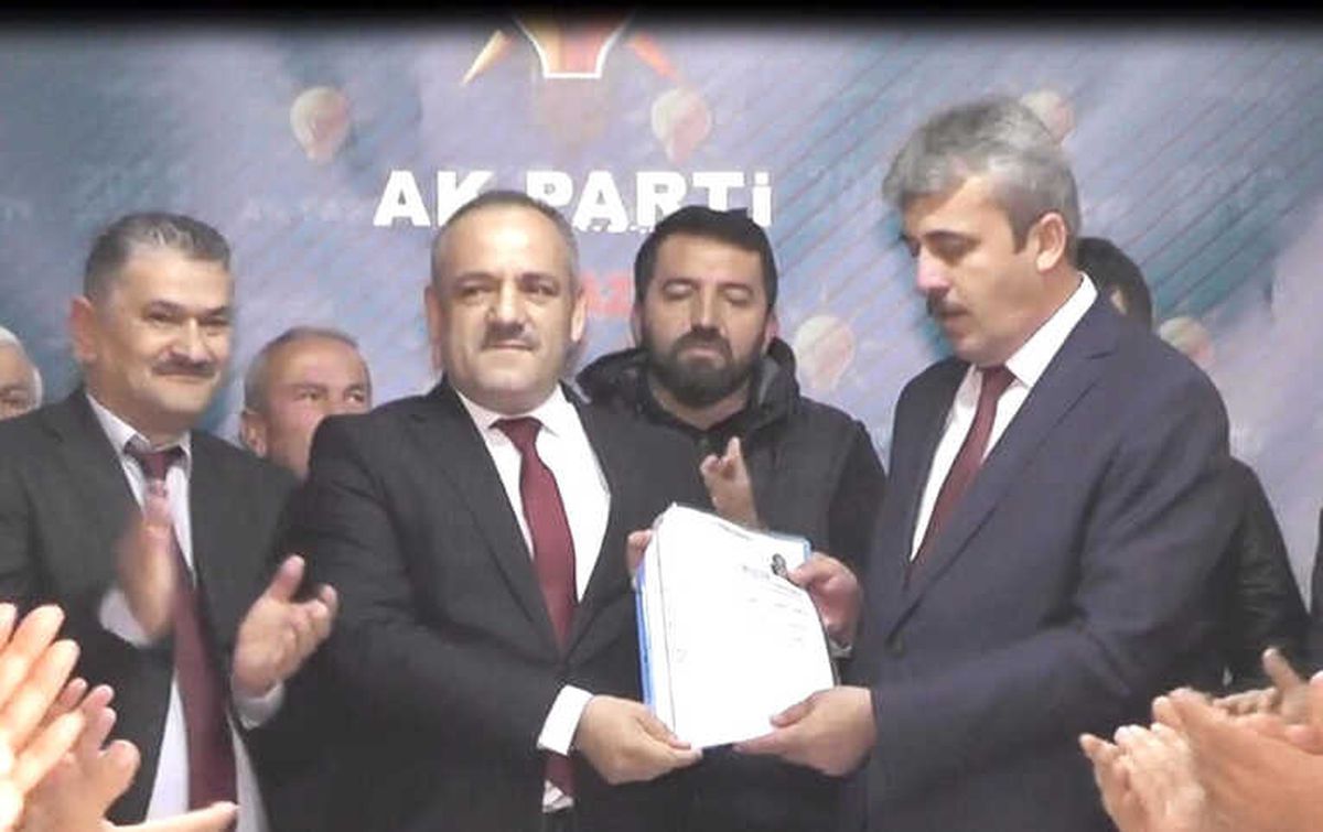 AK Parti\'de Aday Adayları Vitrine Çıkmaya Başladı