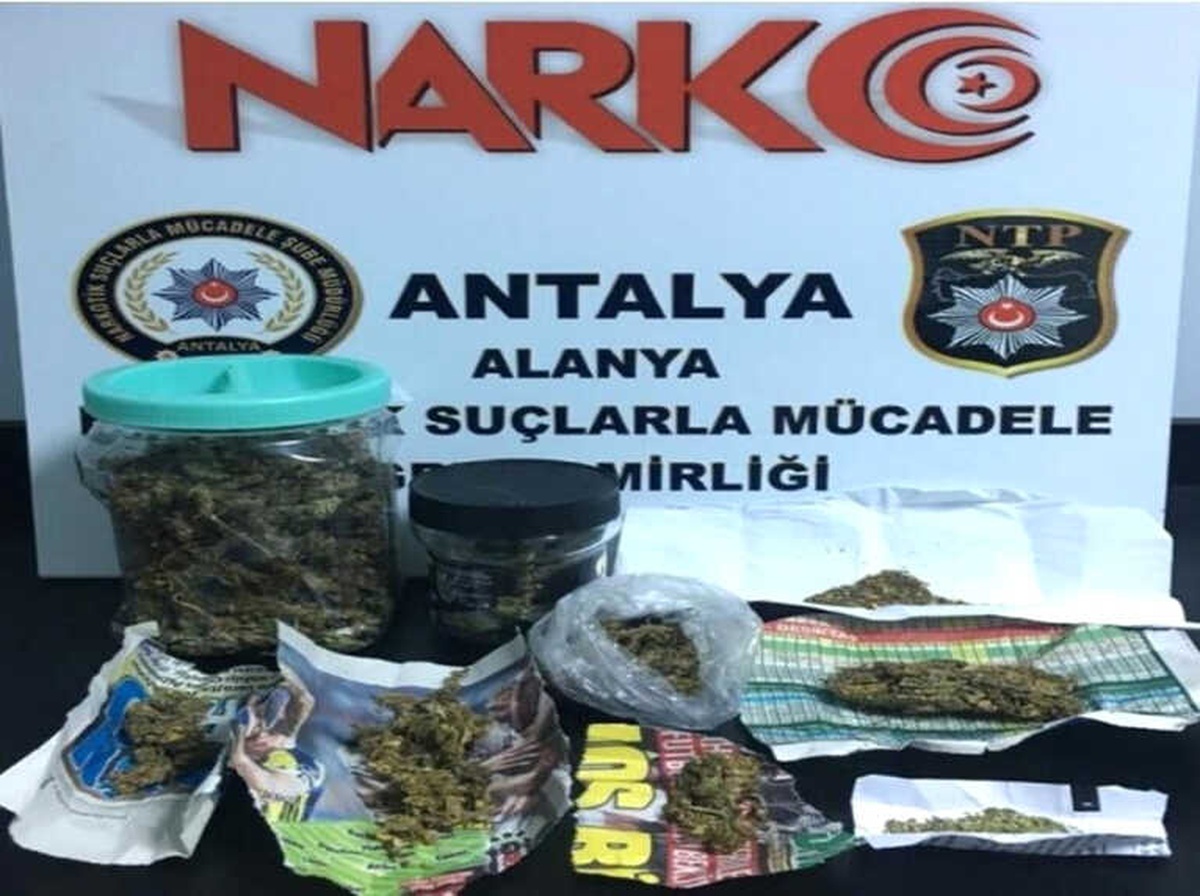 Alanya\'da Uyuşturucu Operasyonu: 3 Gözaltı
