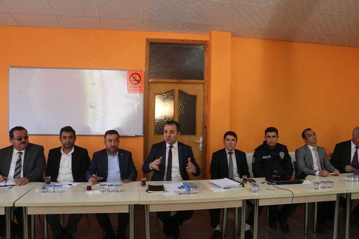 Altıntaş\'ta Muhtarlar Toplantısı