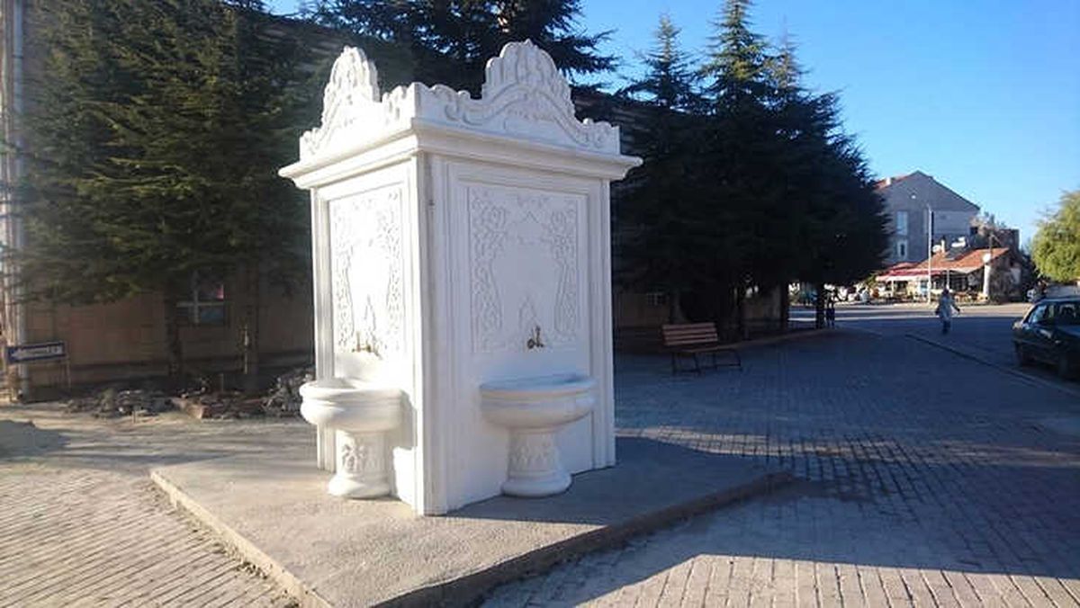 Aslanapa\'da Osmanlı ve Selçuklu Mimarisine Uygun Çeşmeler