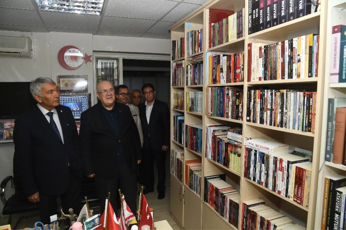 Atatürk Gençliği\'ne Atatürk Kütüphanesi Oluşturuluyor