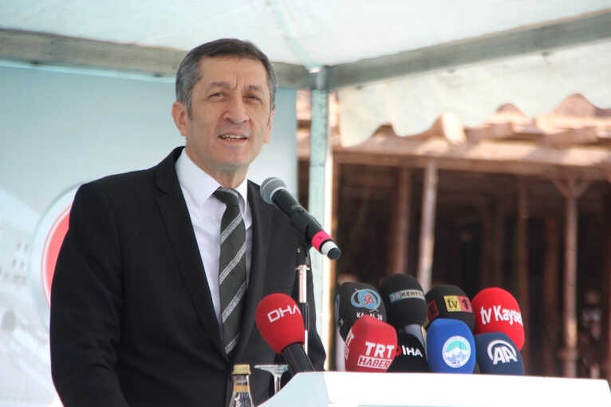 Bakan Selçuk: "Eğitim Vasıtasıyla Yükselmenin Gerekliliğinin Farkındayız"
