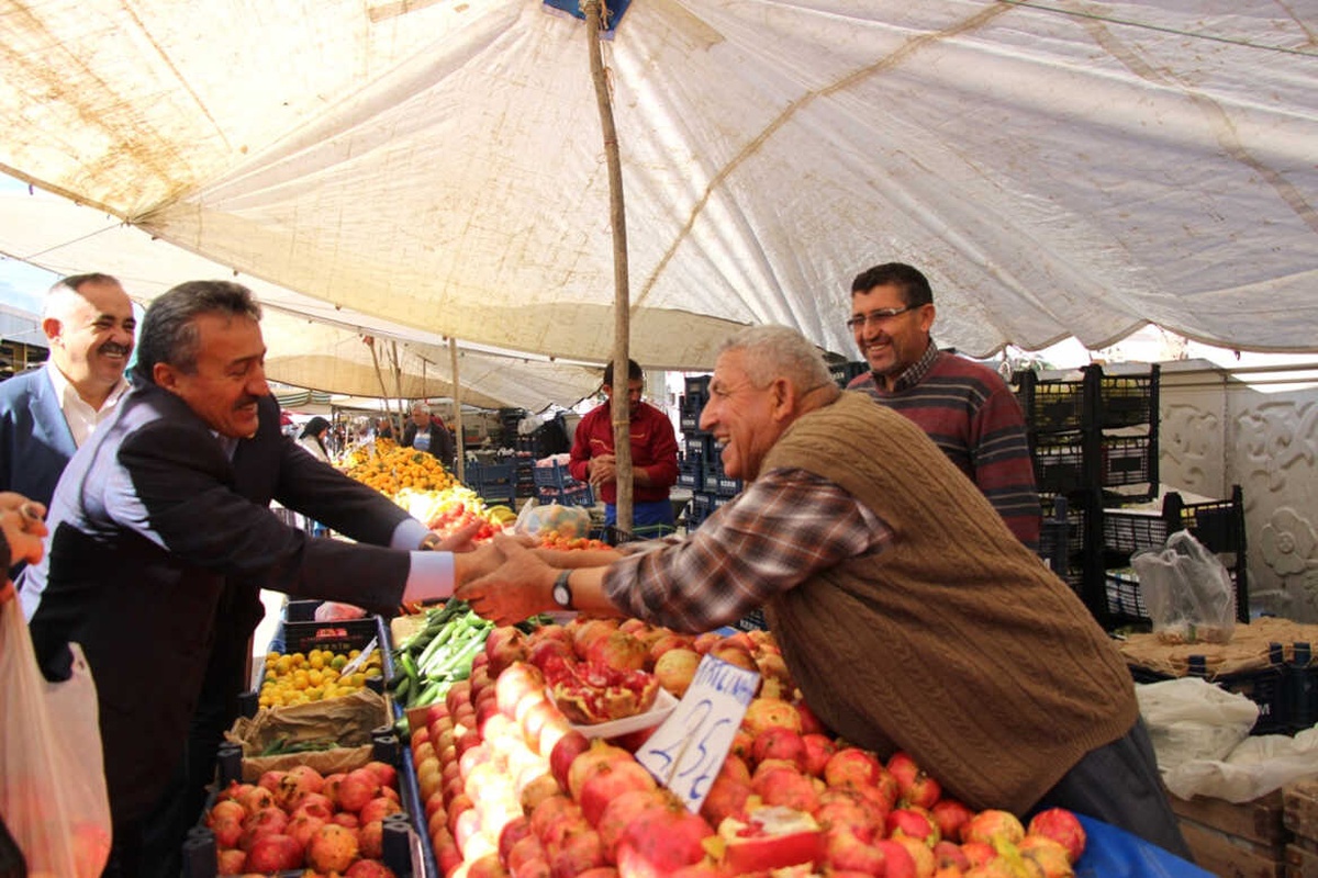 Başkan Tutal\'dan Pazar Esnafına Ziyaret