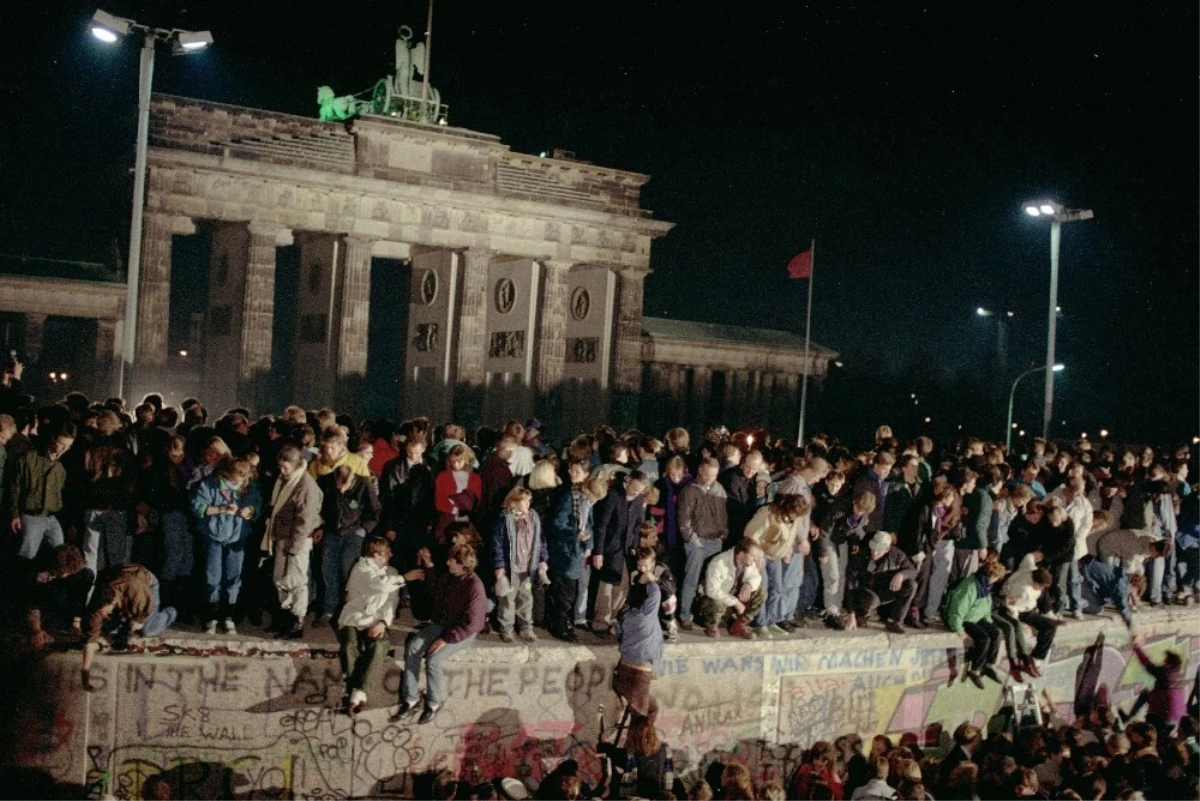 Berlin Duvarı\'nın Yıkılışının 29\'uncu Yılı Kutlanıyor