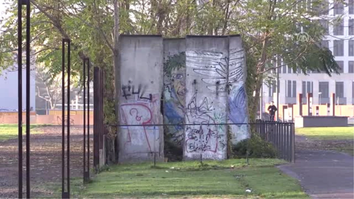 Berlin Duvarı\'nın Yıkılışının 29. Yıl Dönümü