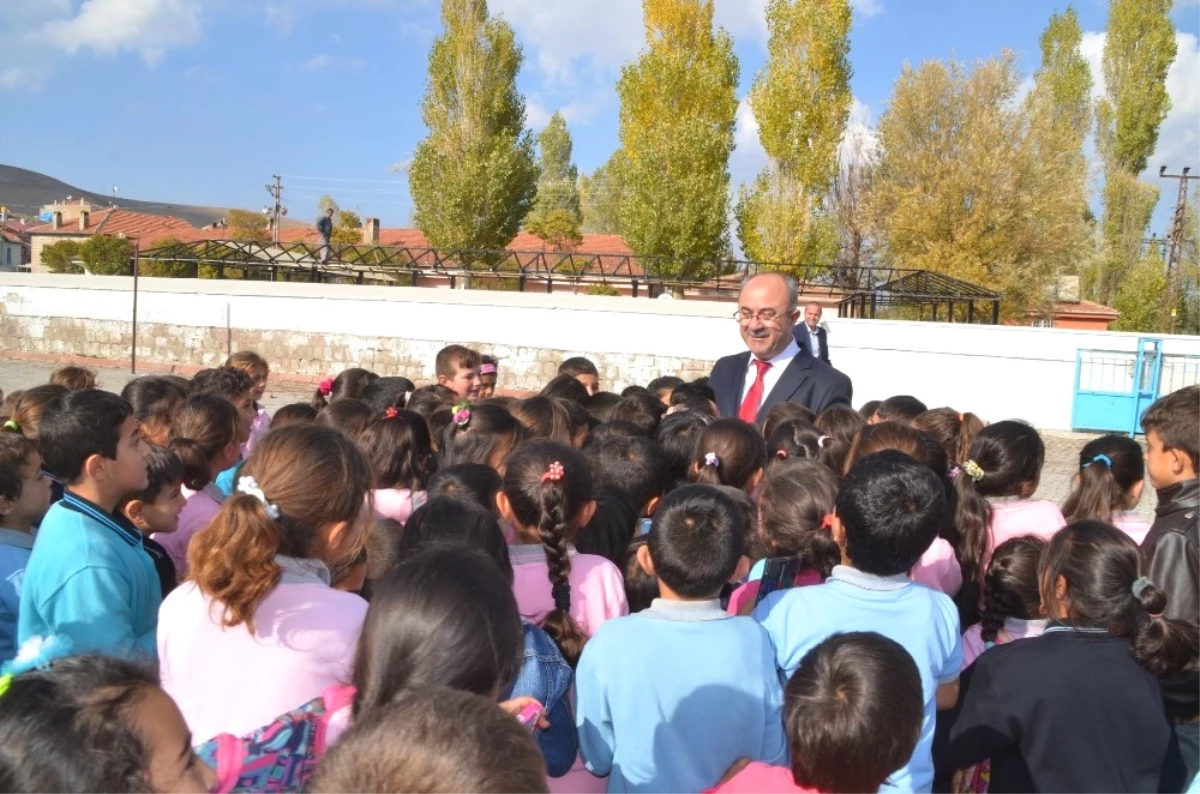 Çocuklardan Başkan Gülcüoğlu\'na Sevgi Seli