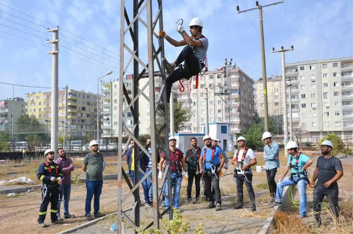 Dicle Elektrik\'ten 3 Bin 500 Personele Yüksekte Çalışma Eğitimi