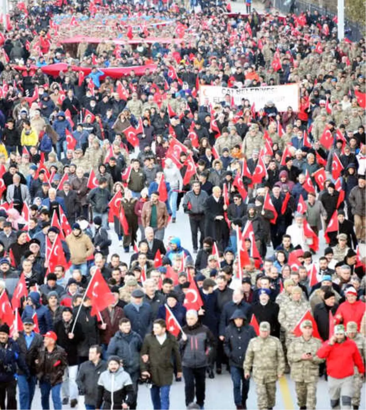 Erzurum\'da 10 Bin Kişi Aziziye Tabyaları\'na Yürüdü