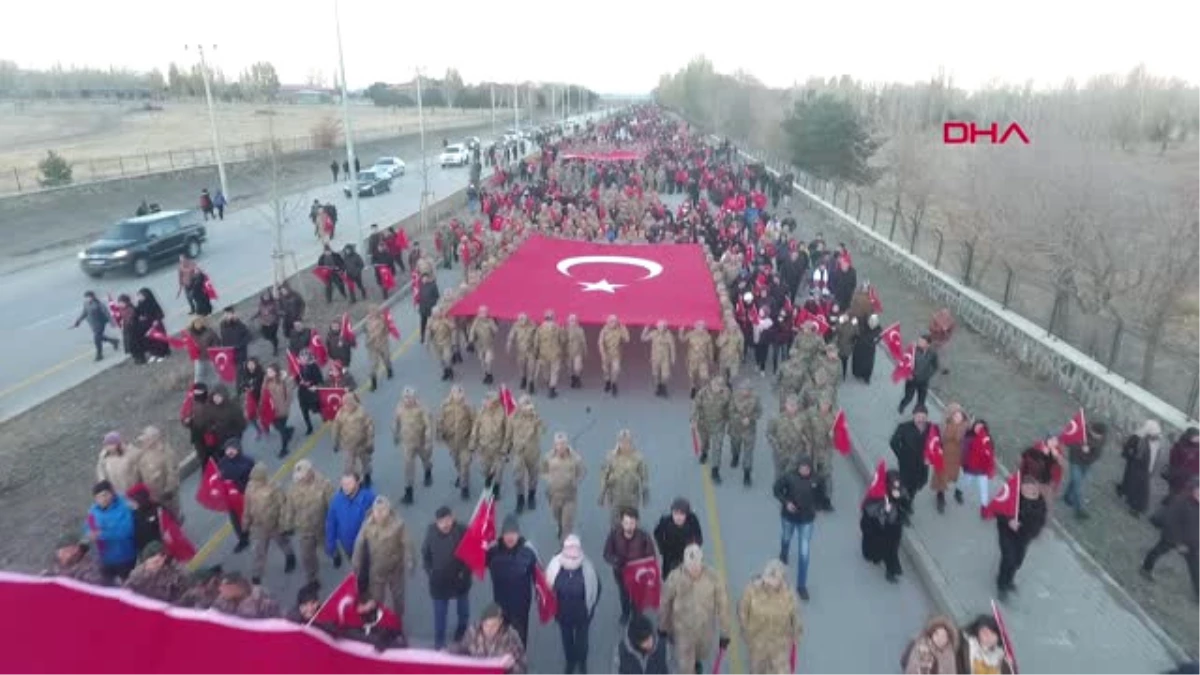 Erzurum\'da 10 Bin Kişi Aziziye Tabyaları\'na Yürüdü