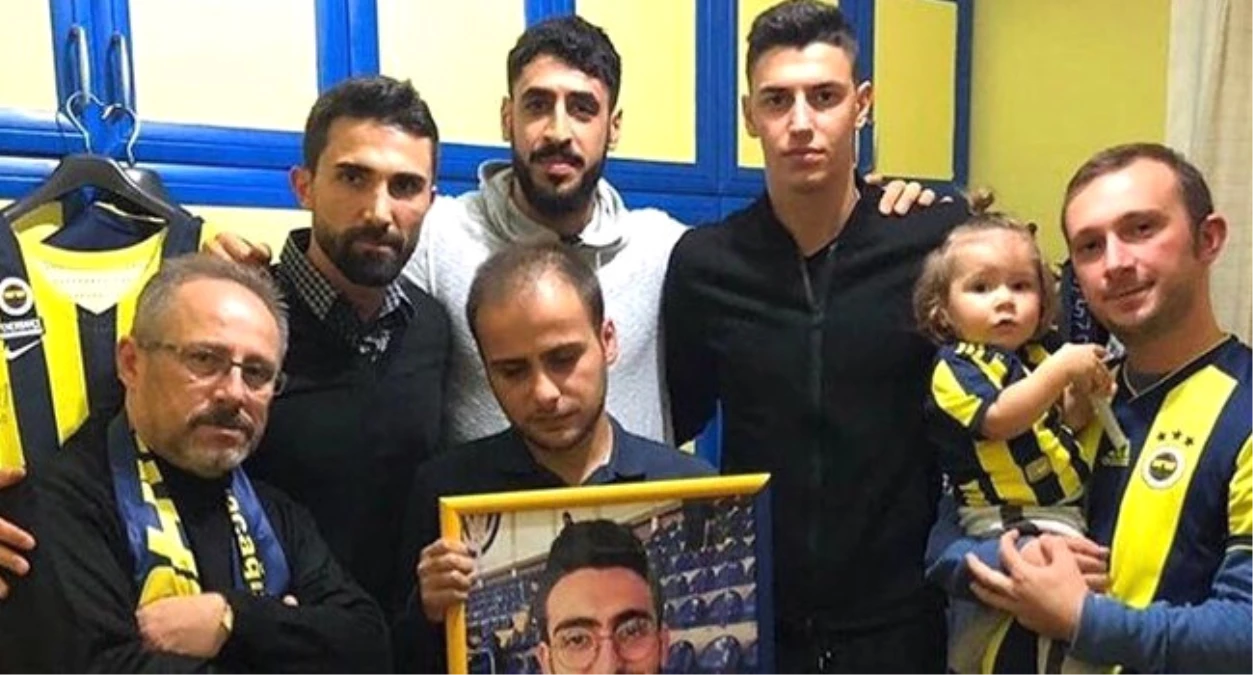 Fenerbahçeli Futbolcular, Koray Şener\'in Ailesini Ziyaret Etti