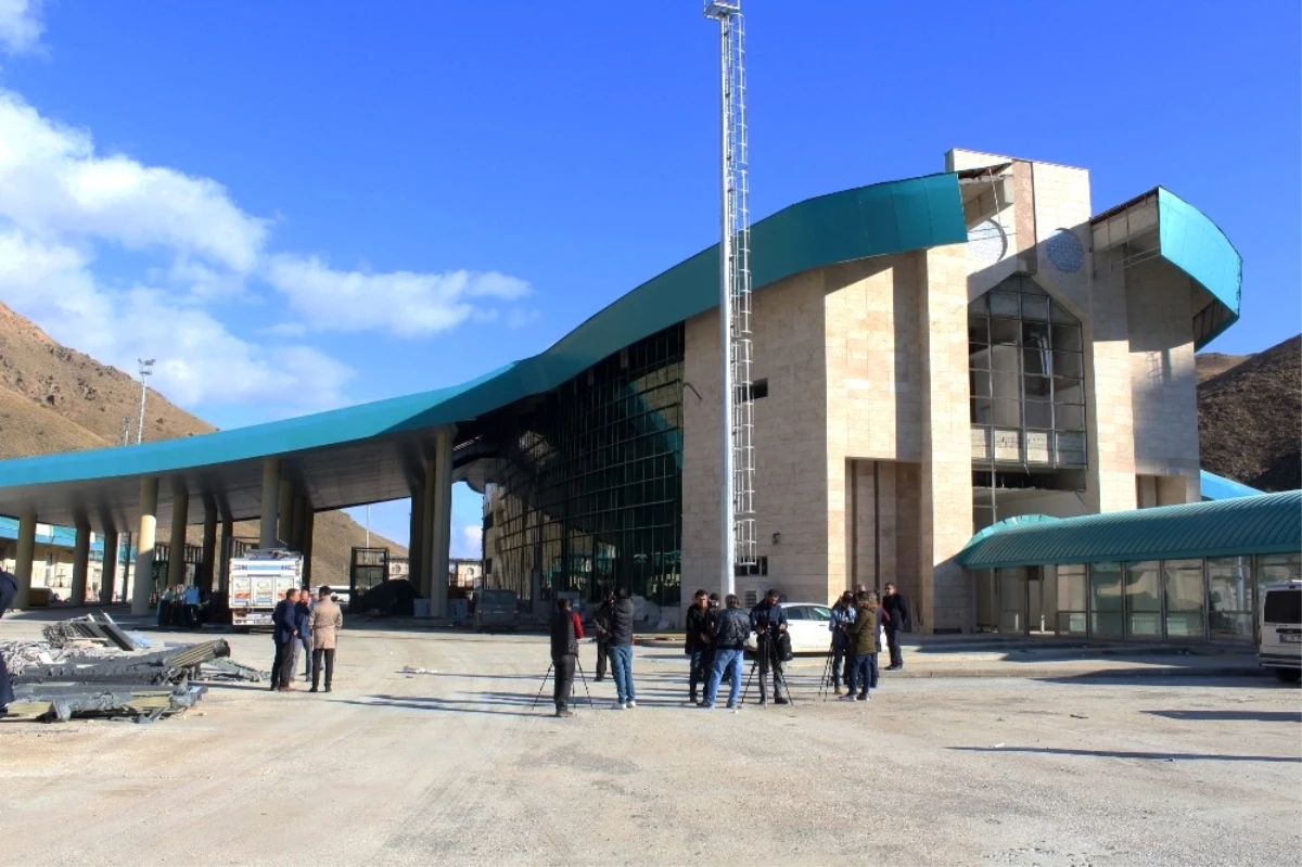 Kapıköy Gümrük Kapısı Hizmete Açılıyor