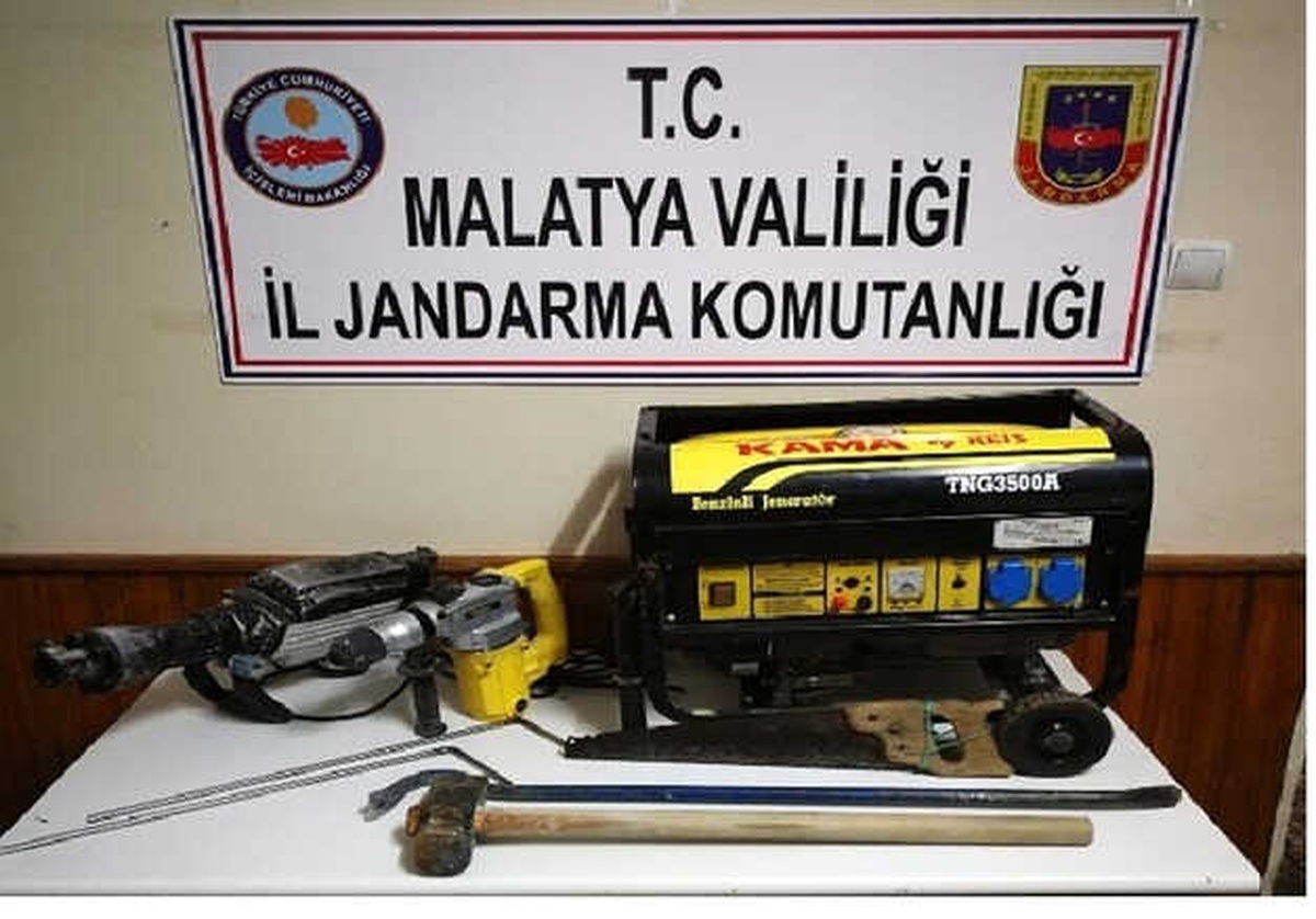 Malatya\'da Kaçak Kazı Yapanlara Suçüstü