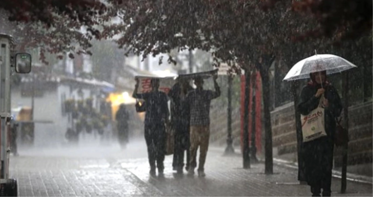Meteoroloji Uyardı: İstanbul\'a Salı Günü Sağanak Yağış Geliyor