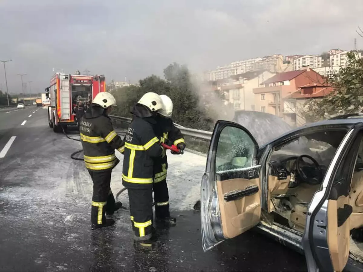 Motor Kısmından Yanan Otomobil Kullanılamaz Hale Geldi