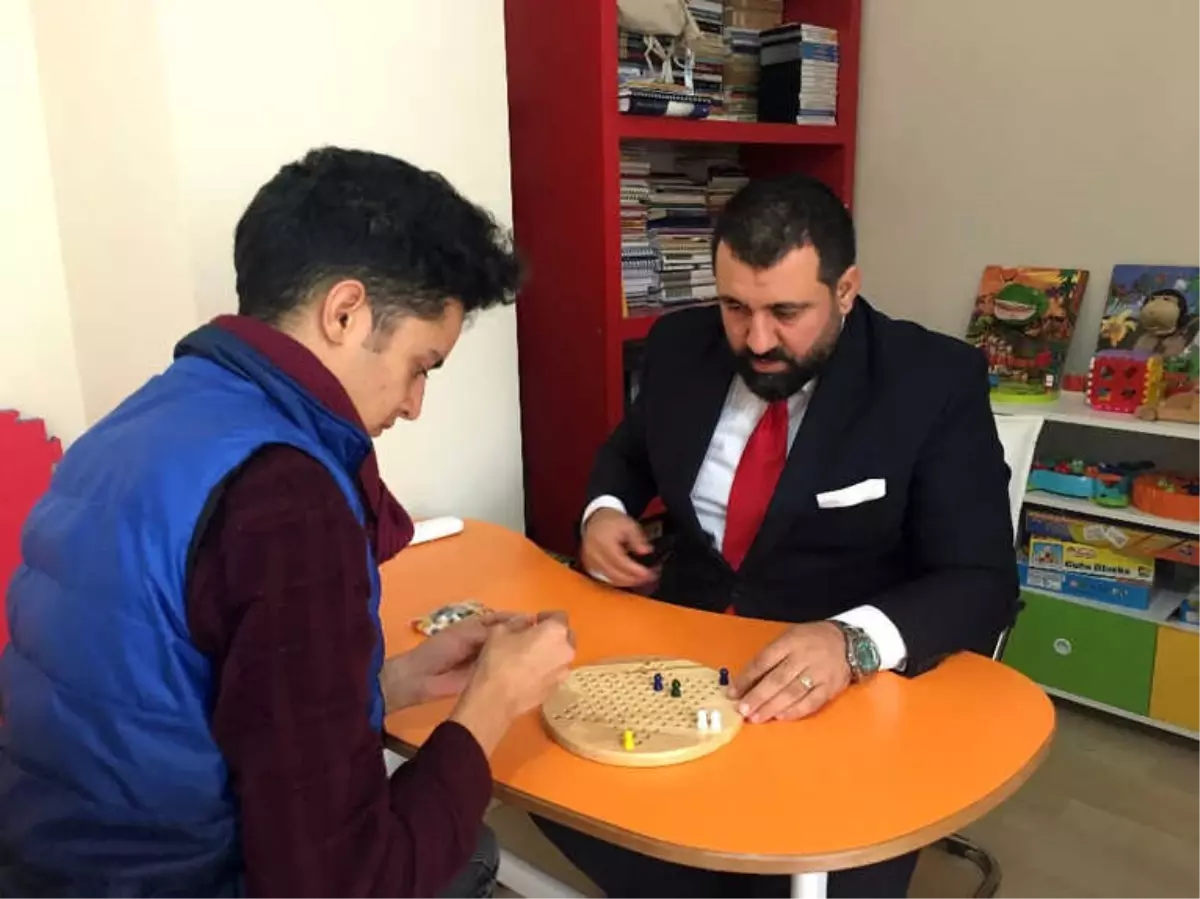 Disleksi Olan Çocukların Televizyon, Tablet ve Telefondan Uzak Tutulması Gerekiyor