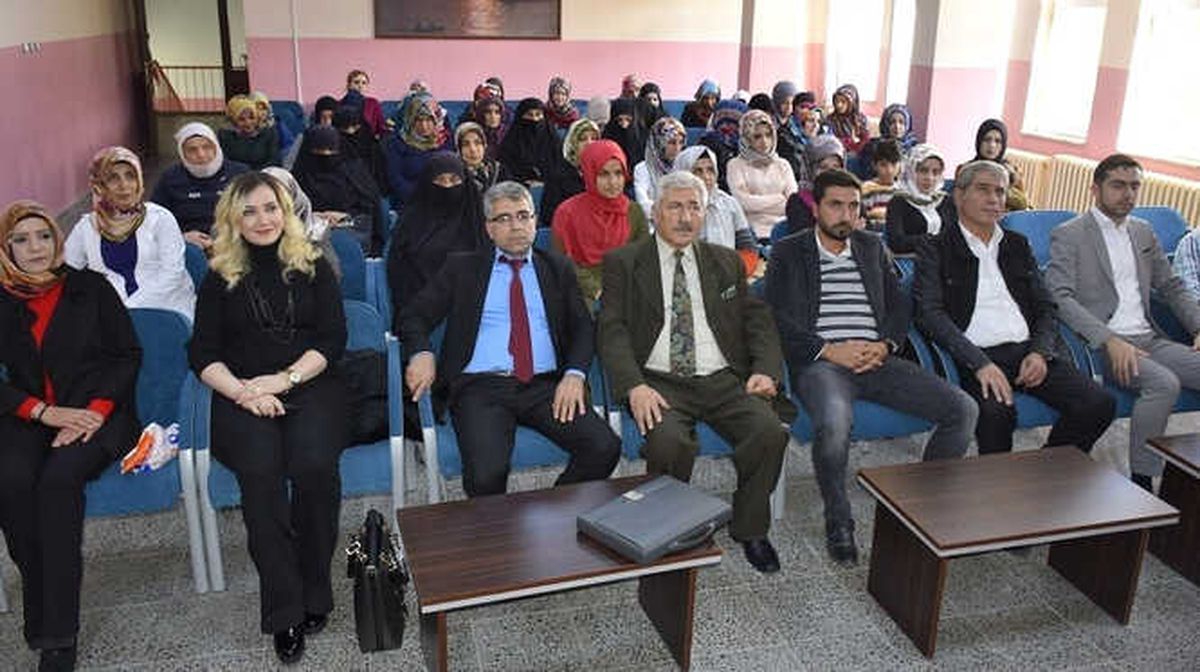 Palu\'da "Aile İçi İletişim" Paneli