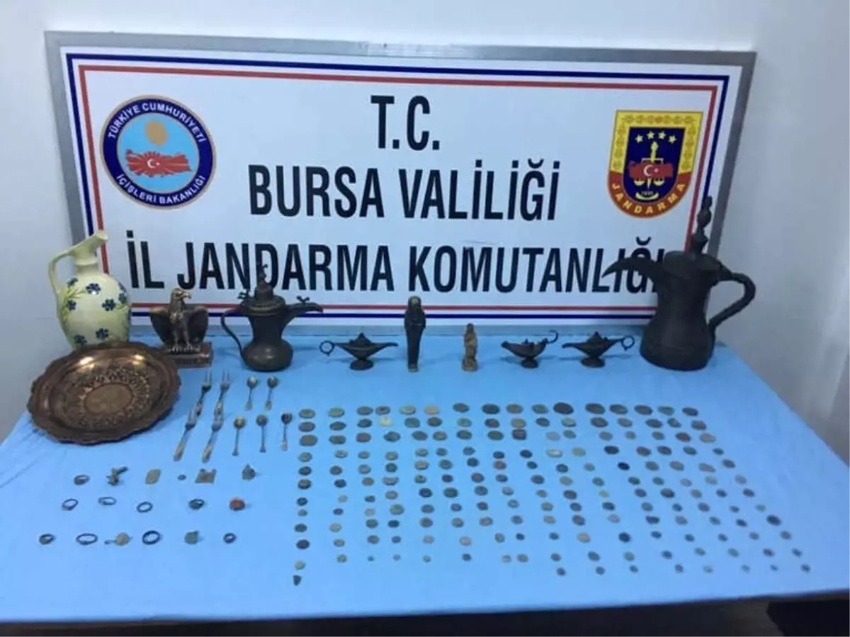 Tarihi Eserleri Otelin Terasında Satmak İsterken Yakalandılar