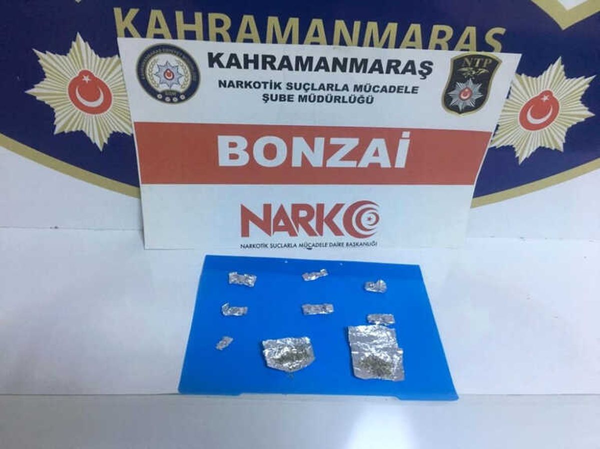 Uyuşturucu Satarken Suçüstü Yakalandı