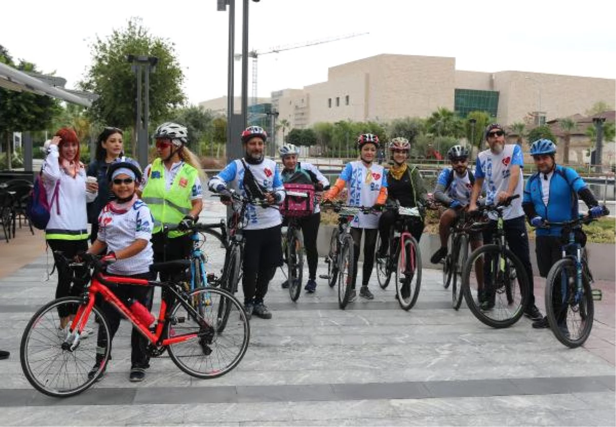 500 Kilometre Pedal Çevirip, Mersin\'den Anıtkabir\'e Gittiler