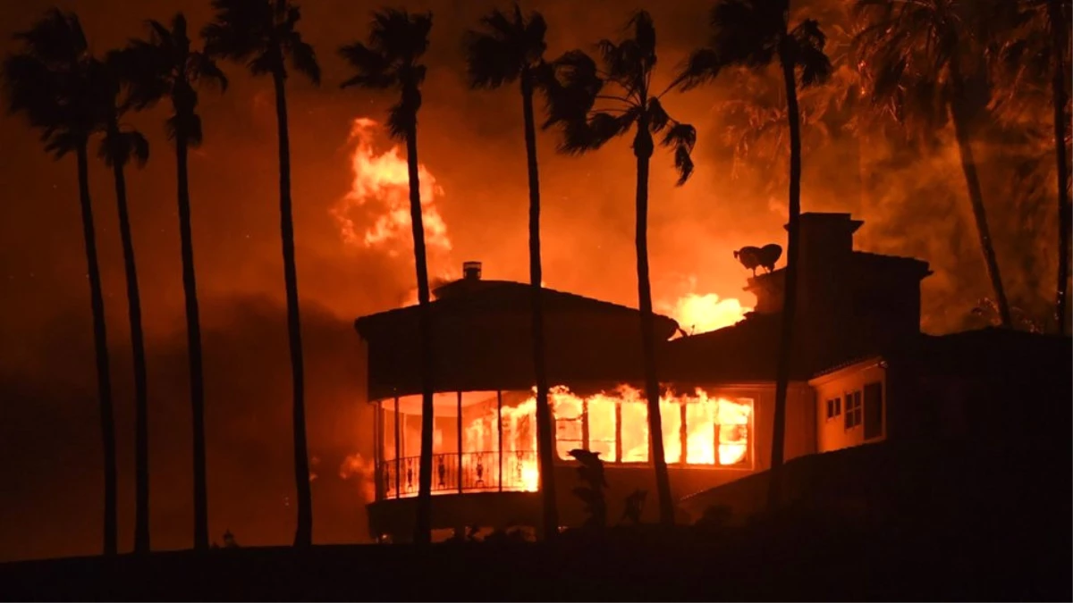 ABD\'nin California Eyaletinde Çıkan Yangınlarda En Az 9 Kişi Öldü