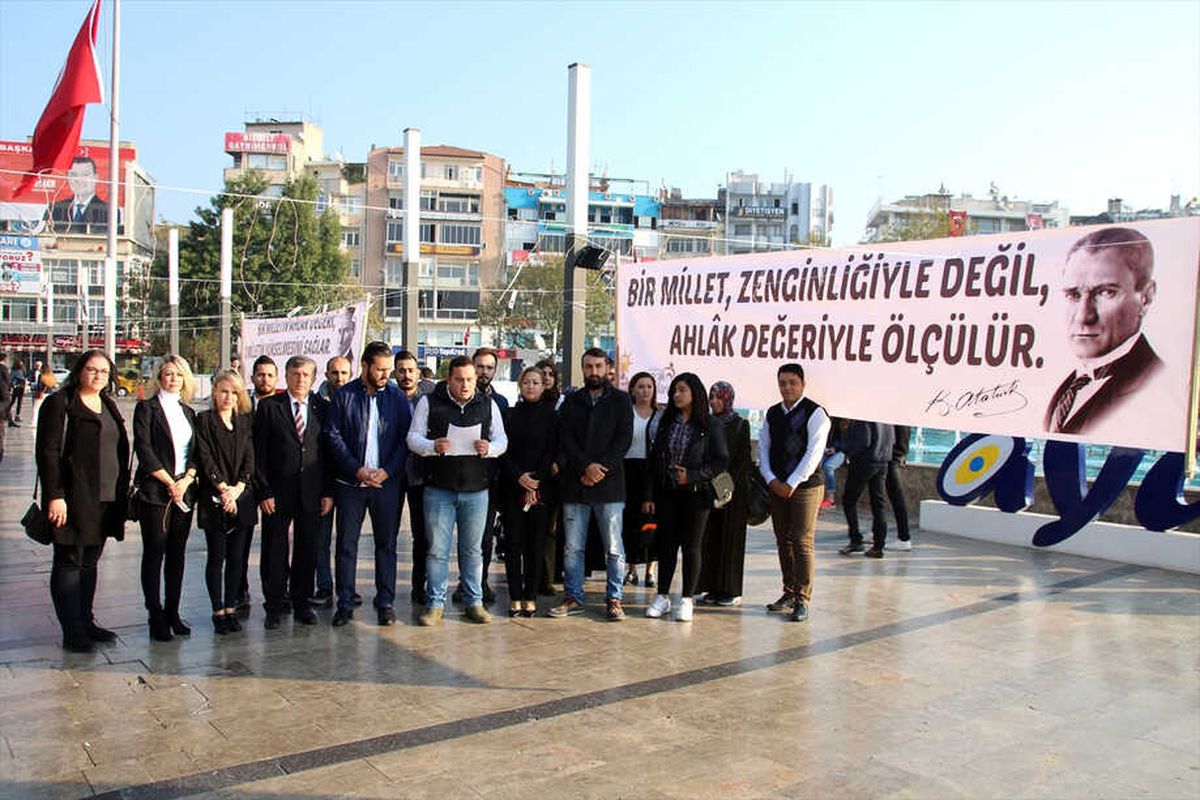 AK Parti\'den 10 Kasım\'a Özel Kitap Ayracı