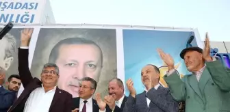 40 yıldır CHP'li olan Başkan'ın İstifa Edip, AK Parti'den Aday Olması Miting Havasında Kutlandı