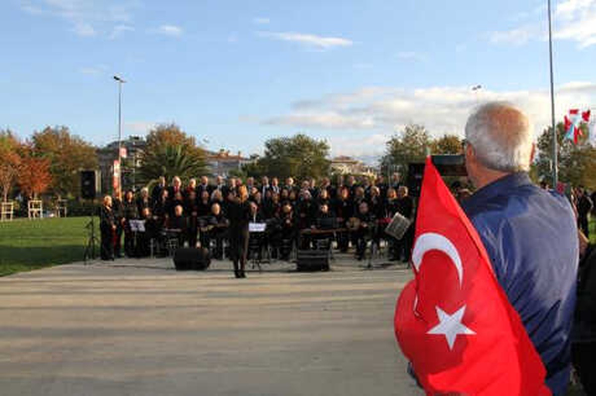 Atatürk\'ün Gözleri Maltepe Sahili\'nden İstanbul\'a Baktı