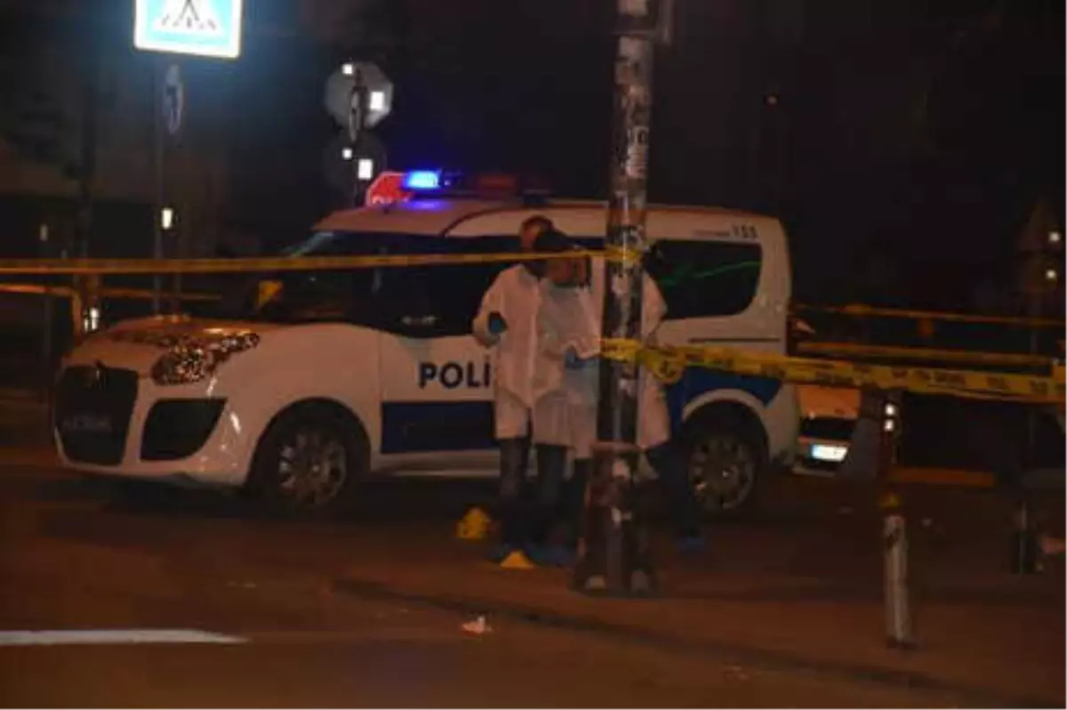 Bahçelievler\'de İki Grup Arasında Silahlı Kavga: 1\'i Polis 3 Yaralı (Geniş Haber)