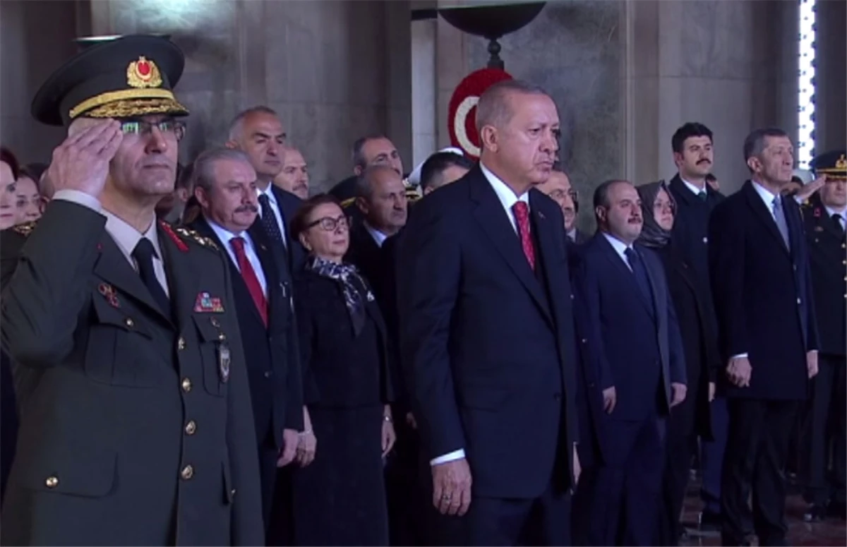 Cumhurbaşkanı Erdoğan Anıtkabir\'de