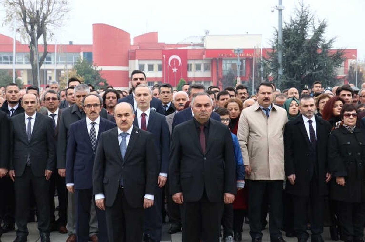 Düzce\'de Saatler 09.05\'i Gösterdiğinde Hayat Durdu