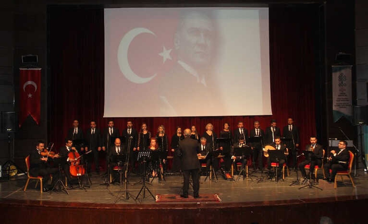 Elazığ\'da Atatürk\'ün Sevdiği Eserler Seslendirildi