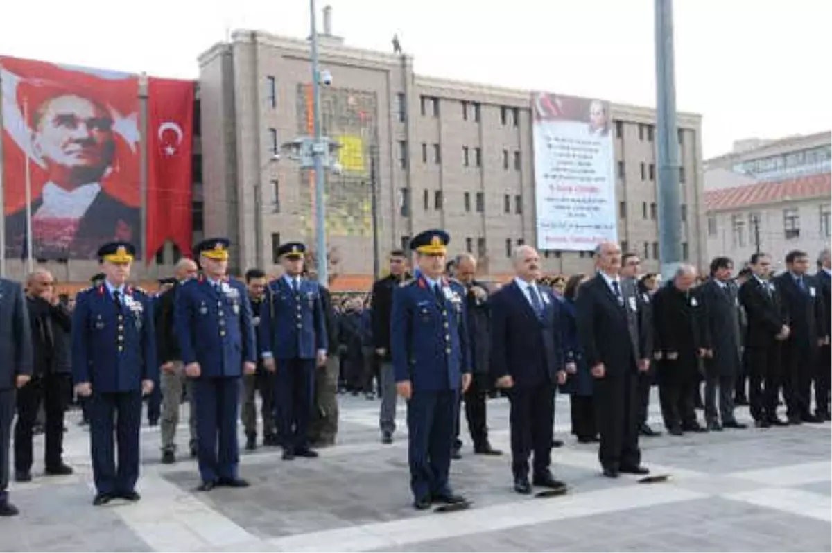 Eskişehir\'de Atatürk Törenle Anıldı