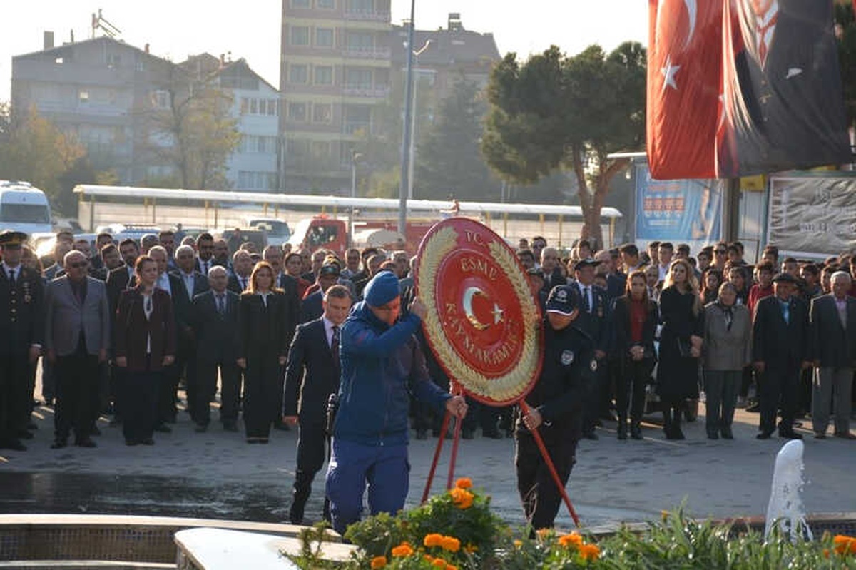 Eşme\'de 10 Kasım Atatürk\'ü Anma Töreni