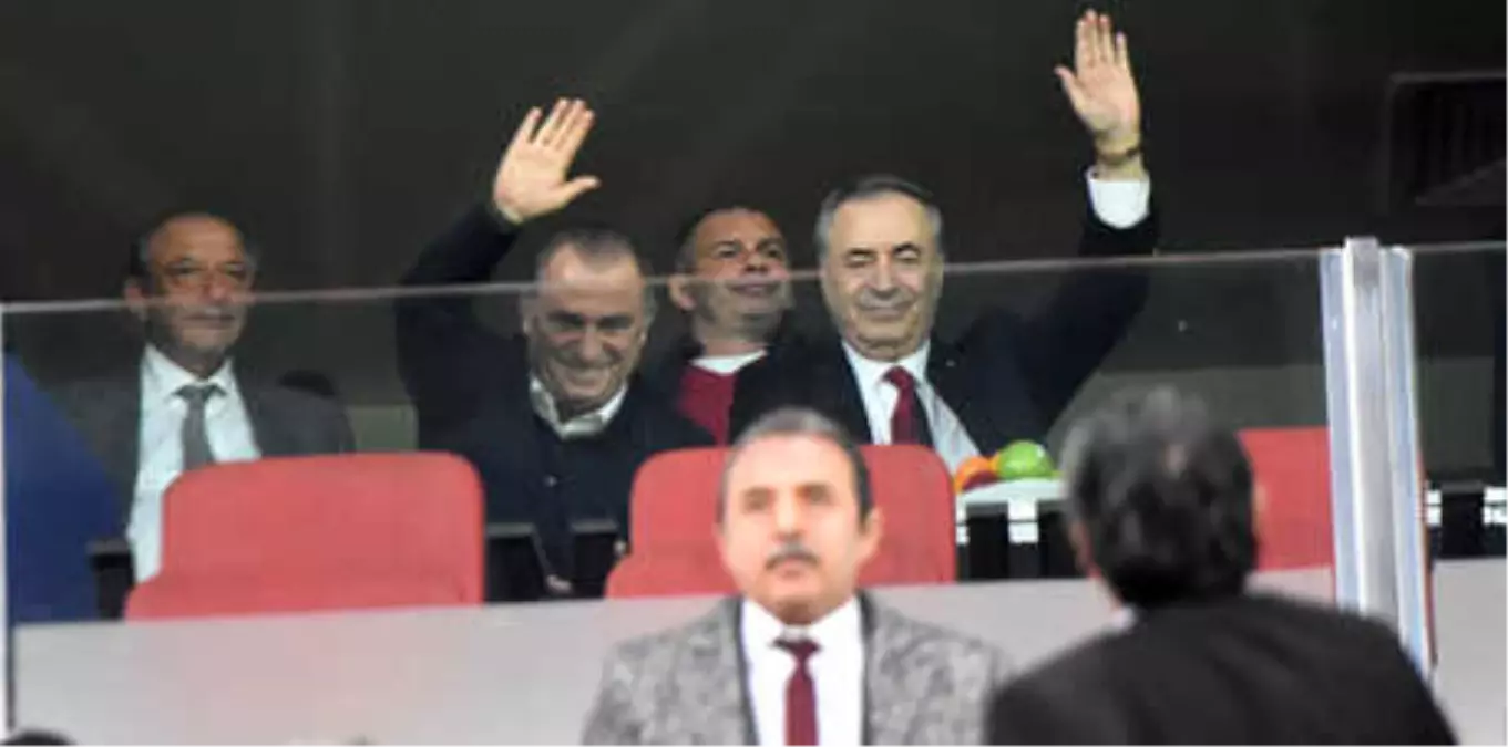 Fatih Terim Maçı Locadan İzledi!