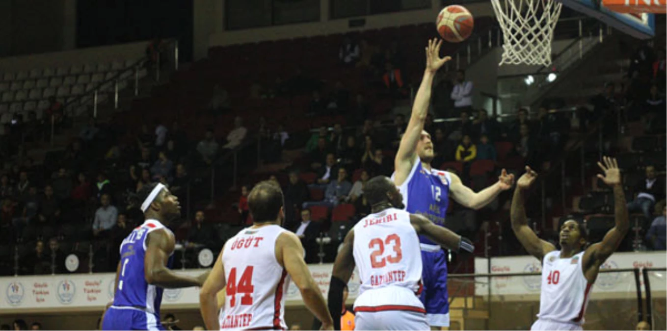 Gaziantep Basketbol - Arel Üniversitesi Büyükçekmece Basketbol: 76-60