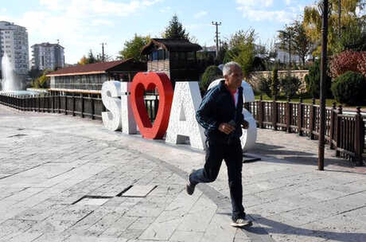 İnfaz Koruma Memuru 28 Yıldır İşe Koşarak Gidip Geliyor
