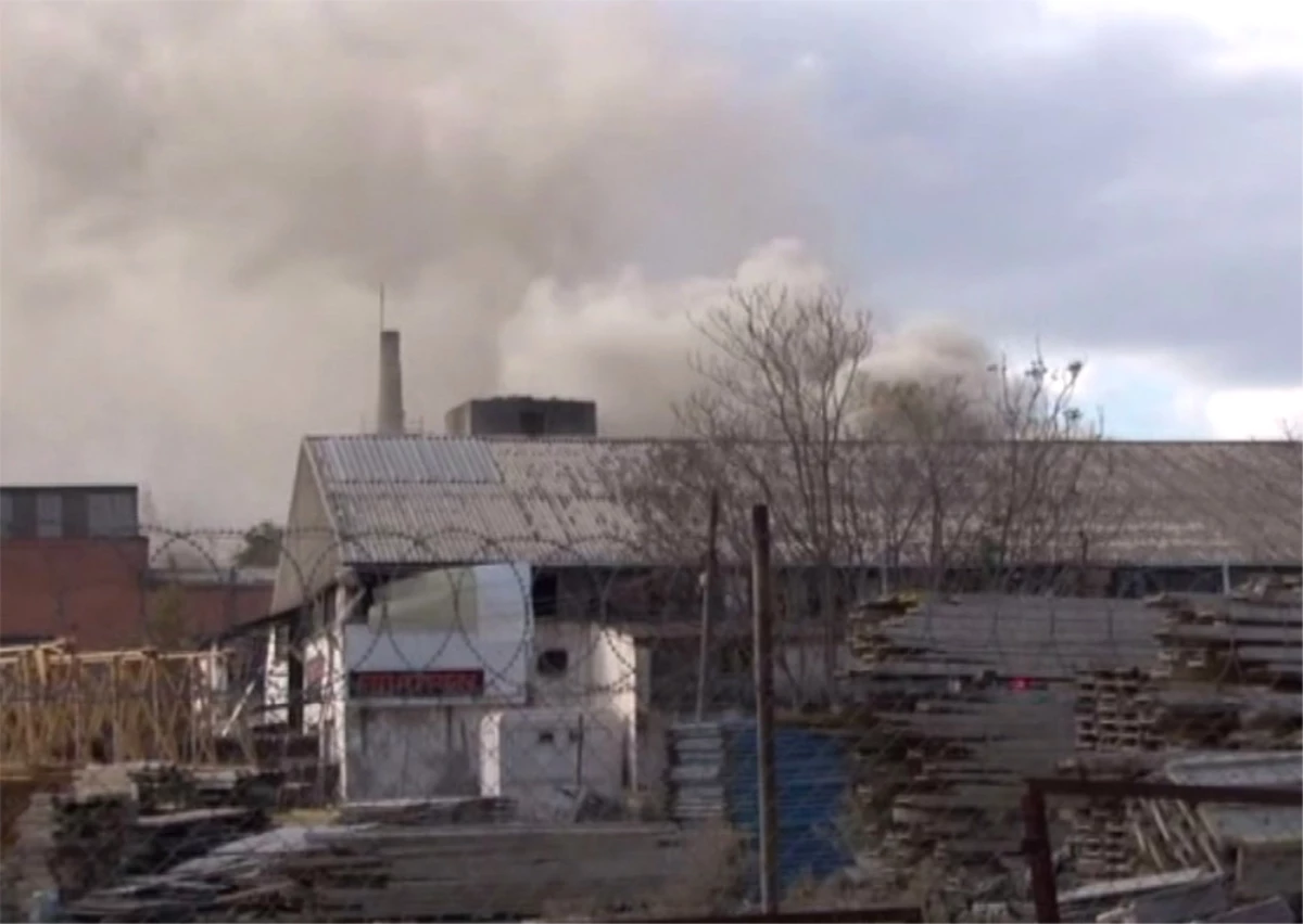 İstanbul\'da Kartal\'da Plastik Boru Üreten Fabrikada Yangın