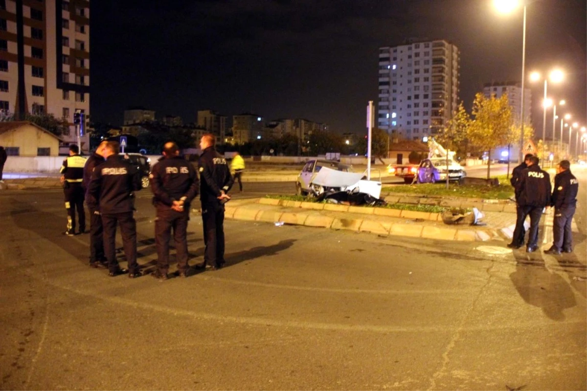 Kayseri\'de Otomobiller Çarpıştı: 1 Ölü, 3 Yaralı
