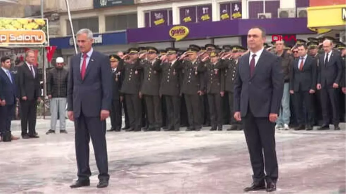 Kilis Ata\'yı Anma Töreninde Kucağındaki Çocukla Gözyaşı Döktü